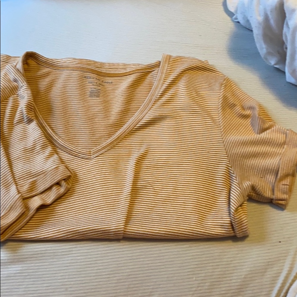 American Eagle tshirt
